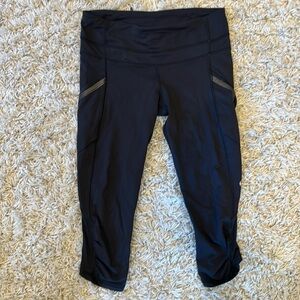 Lululemon capri leggings with side pockets